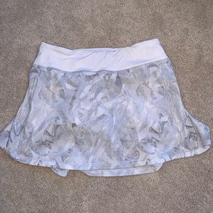 Lululemon white patterned tennis skirt